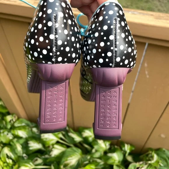 FLUEVOG - John Fluevog shoes bought at the original store in Vancouver, BC. - Picture 4 of 10